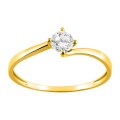 Anillo solitario de oro amarillo 18K con circonita central