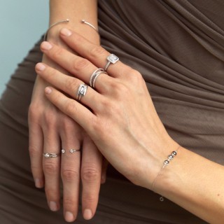 Anel chique em ouro branco 18K, diamante de 0,01 ct