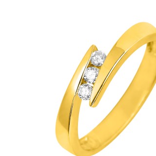 Anel em ouro amarelo de 18K trilogía de diamantes 0.12 ct