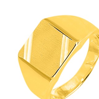 Anillo bañado en oro con sello cuadrado