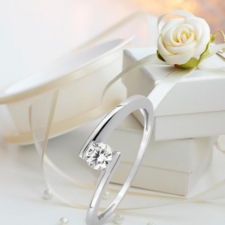 Anillo de oro blanco 9K y circonita