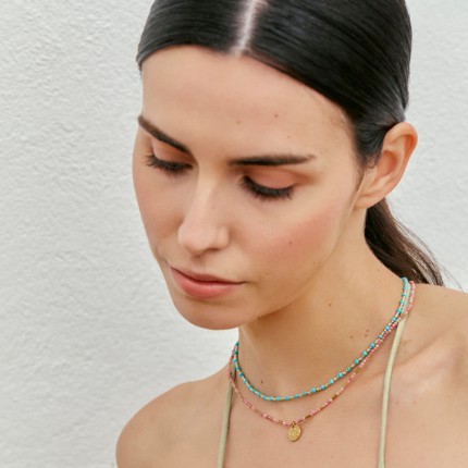 Collar de acero dorado con bolas de cristal