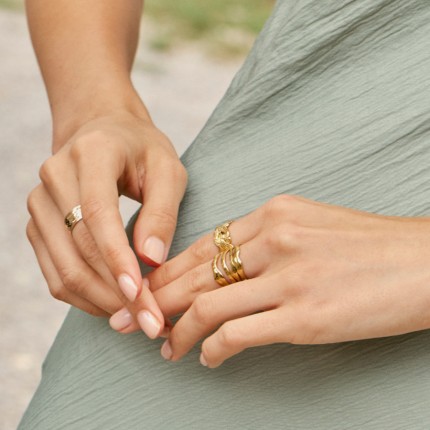 Anillo de oro de 9K amarillo diseño grabado