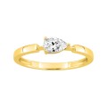 Anillo solitario de oro amarillo de 9k con una gota de circonita