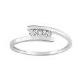 Anillo trilogía en oro blanco de 18k con diamantes de 0,02 ct