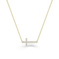 Colar em ouro amarelo 18K com cruz horizontal e diamantes