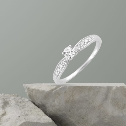 Anillo solitario de plata con circonita Oro Vivo