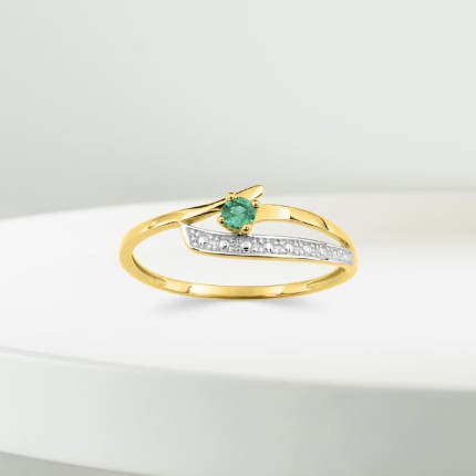 Anillo de oro amarillo de 9K con esmeralda