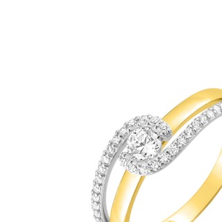 Anel solitário com ouro amarelo de 18K e zircónias