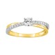 Anillo solitario de oro bicolor 9K con circonitas entrelazadas