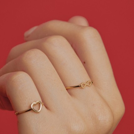 Anel infinito em ouro amarelo 18K