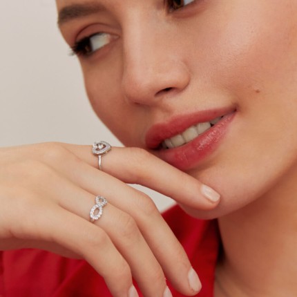 Anel em prata com símbolo do infinito com zircónias