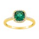 Anel em ouro amarelo 9K, esmeralda criada com cercadura e diamantes criados F-VS 0,12 ct