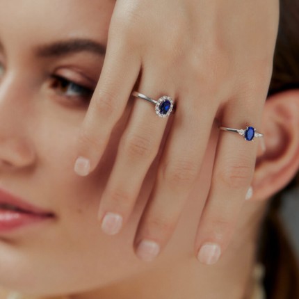Anel em ouro branco 9K com safira e diamantes criados 0,09 ct
