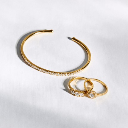 Brazalete rígido en oro amarillo de 9K y diamantes creados 0,80 ct