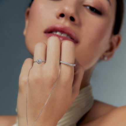 Aliança de casamento de volta completa em ouro branco de 9K e diamantes criados de 0,70 ct