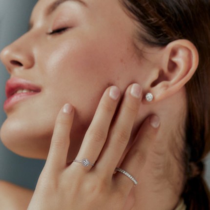 Aliança de casamento de volta completa em ouro branco de 9K e diamantes criados de 0,70 ct