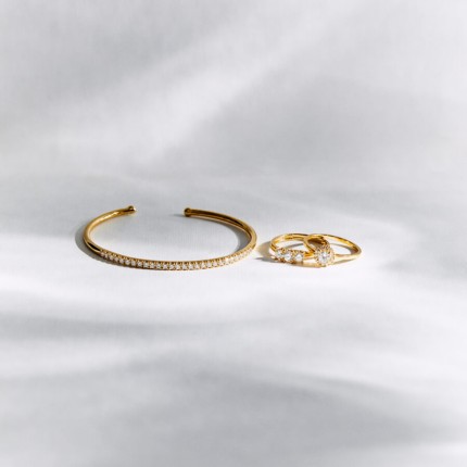 Anel de ouro amarelo de 9K com três diamantes criados de 0,50 ct
