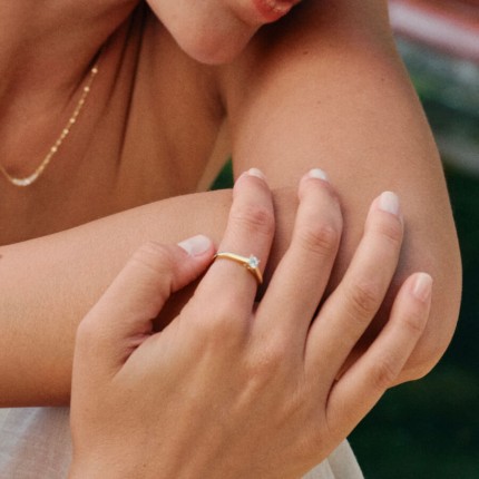 Anillo solitario en oro amarillo 9K con diamante sintético 0,25 ct