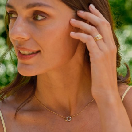 Colar de corrente forçat com círculo banhado a ouro de 5 mm + círculo entrelaçado com ródio e zircónia de 8 mm