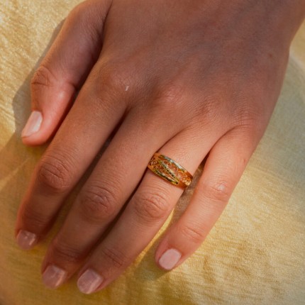 Anel folheado a ouro design com filigrana