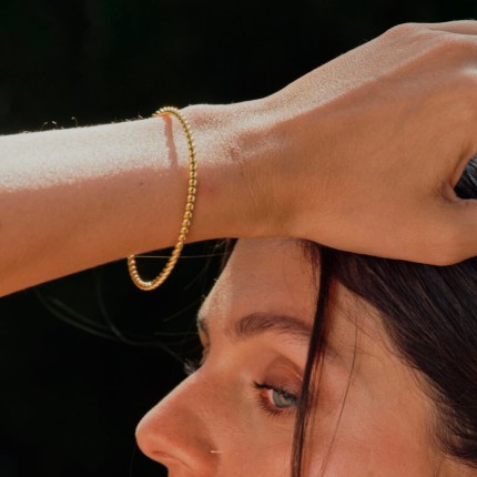 Bracelete em aço dourado torcido