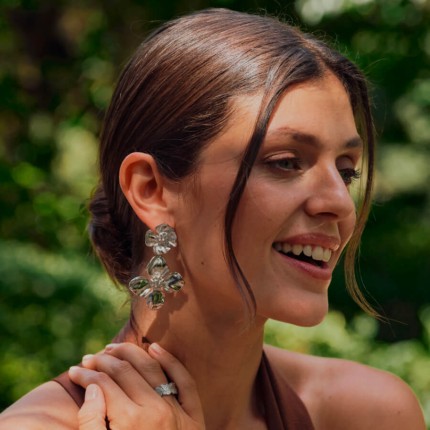 Pendientes flor de acero plateado