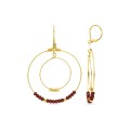 Pendientes de aro de acero dorado con cuentas de cristal rojas