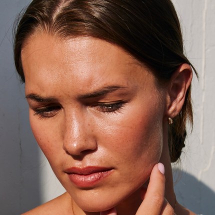 Brincos em ouro bicolor 9 kt com caracol