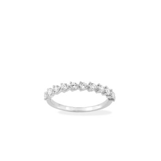 Anillo fino de plata engastada con 11 circonitas
