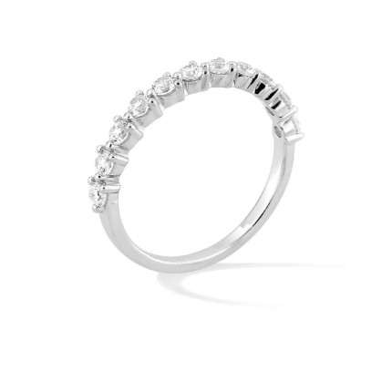 Anillo fino de plata engastada con 11 circonitas