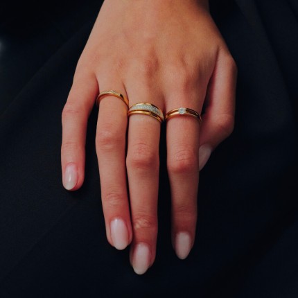 Anel em ouro bicolor 9K banda de diamante 0.02CT