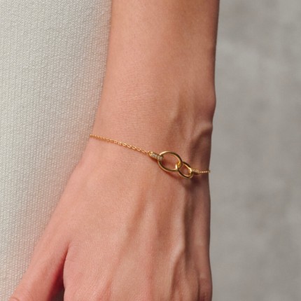 Pulseira banhada a ouro com zircónias e anéis entrelaçados