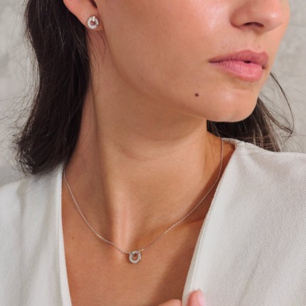 Collar de plata con motivo circular y circonitas