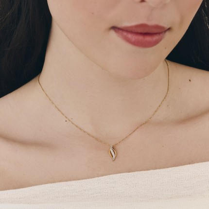 Colar em ouro amarelo 9k e ródio, com diamante de 0,01 ct