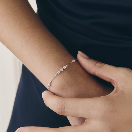 Pulseira em prata e zircónias em formato de pera