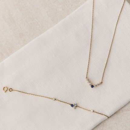 Pulseira banhada a ouro com pedras de zircónia azul, azul celeste e branca