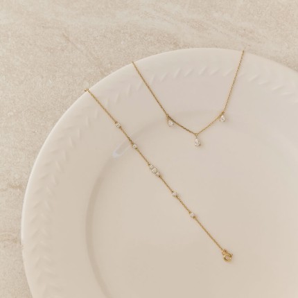 Pulseira banhada a ouro com sete pedras de zircónia