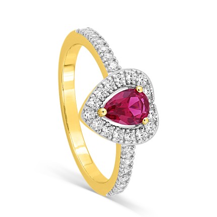 Anillo de corazón bañado en oro y rodio con circonitas rojas