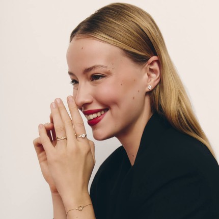 Anillo de oro amarillo de 9K con circonitas cúbicas