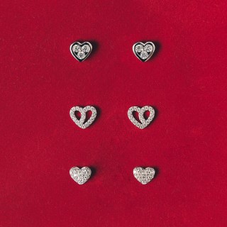 Pendientes de botón de corazón de plata de ley rodiada con circonitas cúbicas