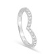 Anillo con motivo triangular de plata de ley rodiada con circonitas cúbicas