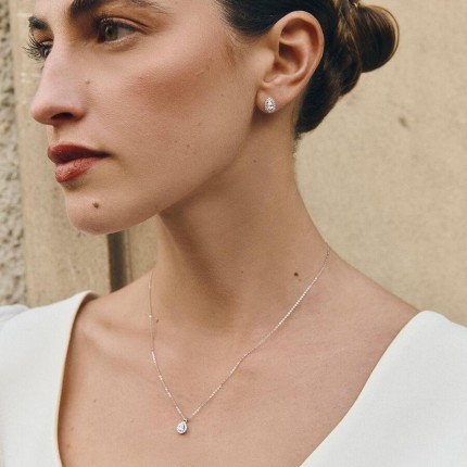 Colar em ouro branco 9K com pingente de diamante criado em formato de pera de 0,22 ct e cravação em halo