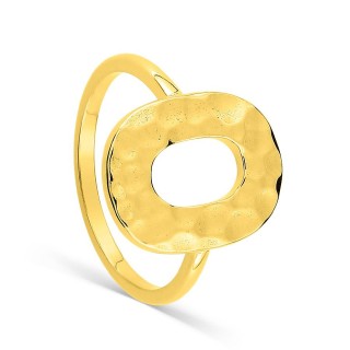 Anel oval a ouro com efeito martelado