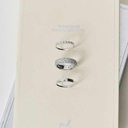 Anillo de oro blanco de 9K y circonita