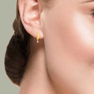 Brincos de argola em ouro amarelo 9K de 8 mm com diamantes criados pendentes 0,05 ct