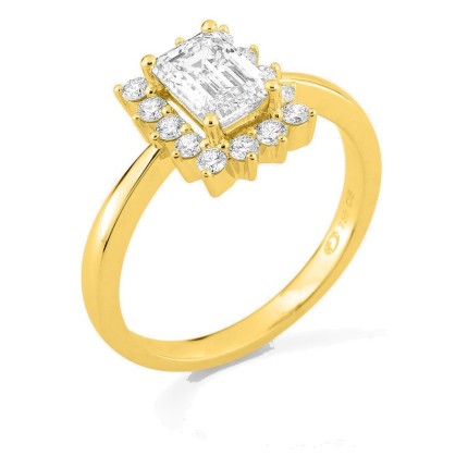 Anel em ouro amarelo 18K com diamantes criados 1,31 ct e centro lapidação esmeralda 1,00 ct