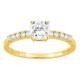 Anillo solitario acompañado de oro amarillo 18K con diamantes creados 0,85 ct talla cojín