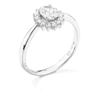 Anillo de oro blanco 18K con diamantes creados 0,68 ct y centro ovalado 0,50 ct