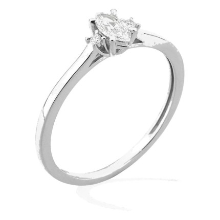 Anillo solitario de oro blanco 9K con diamante de talla marquesa acompañado 0,24 ct